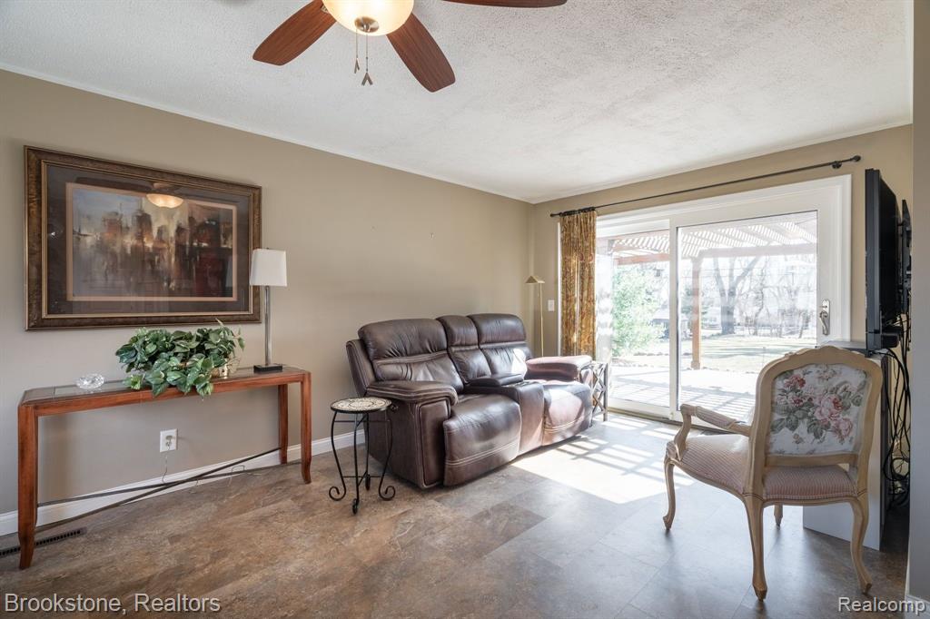 391 Elmhill Road Rochester Hills, MI 48306 - Photo 14 of 44