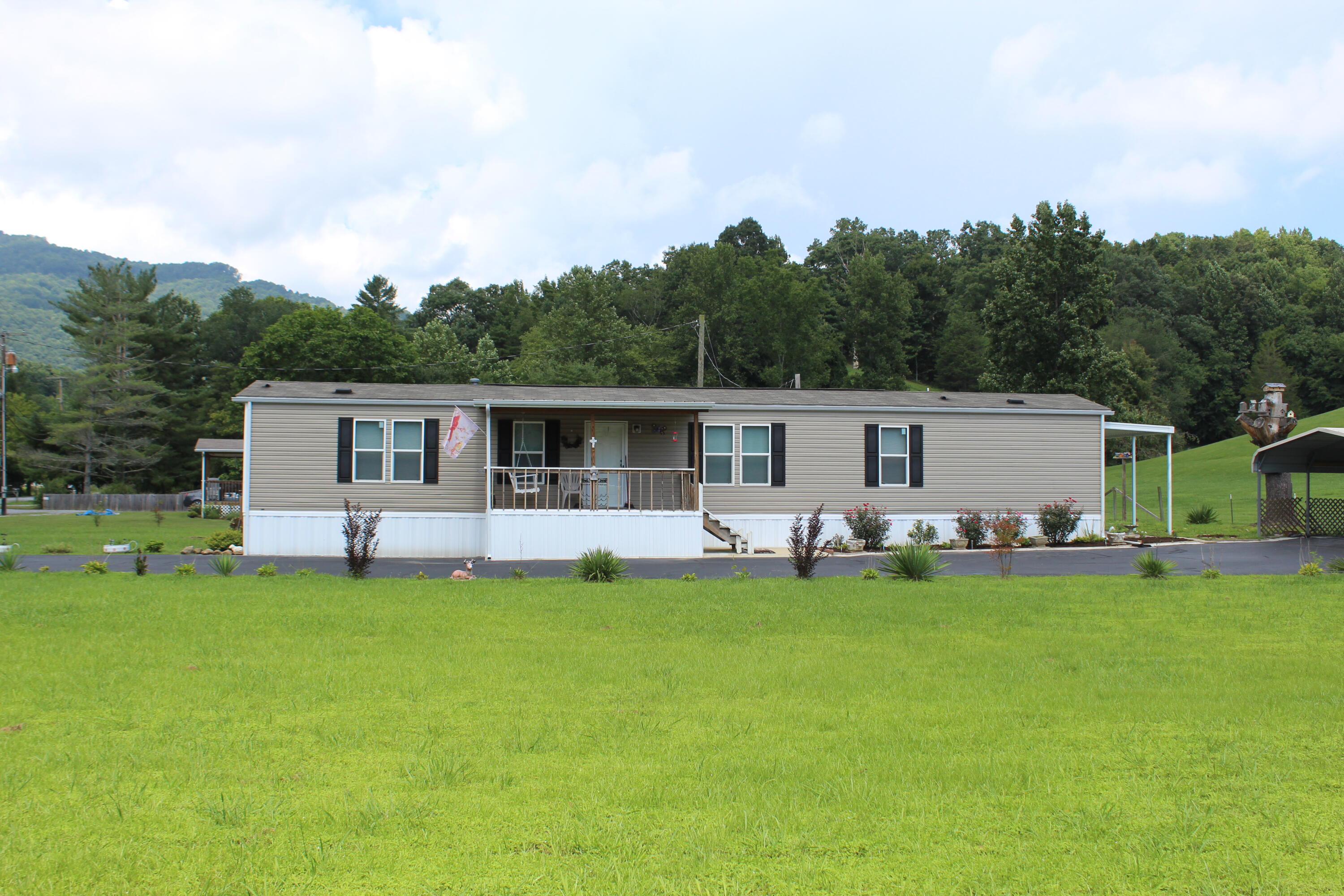 50 Lick Fork Road Middlesboro, KY 40965 - Photo 8 of 36 IMG_1324
