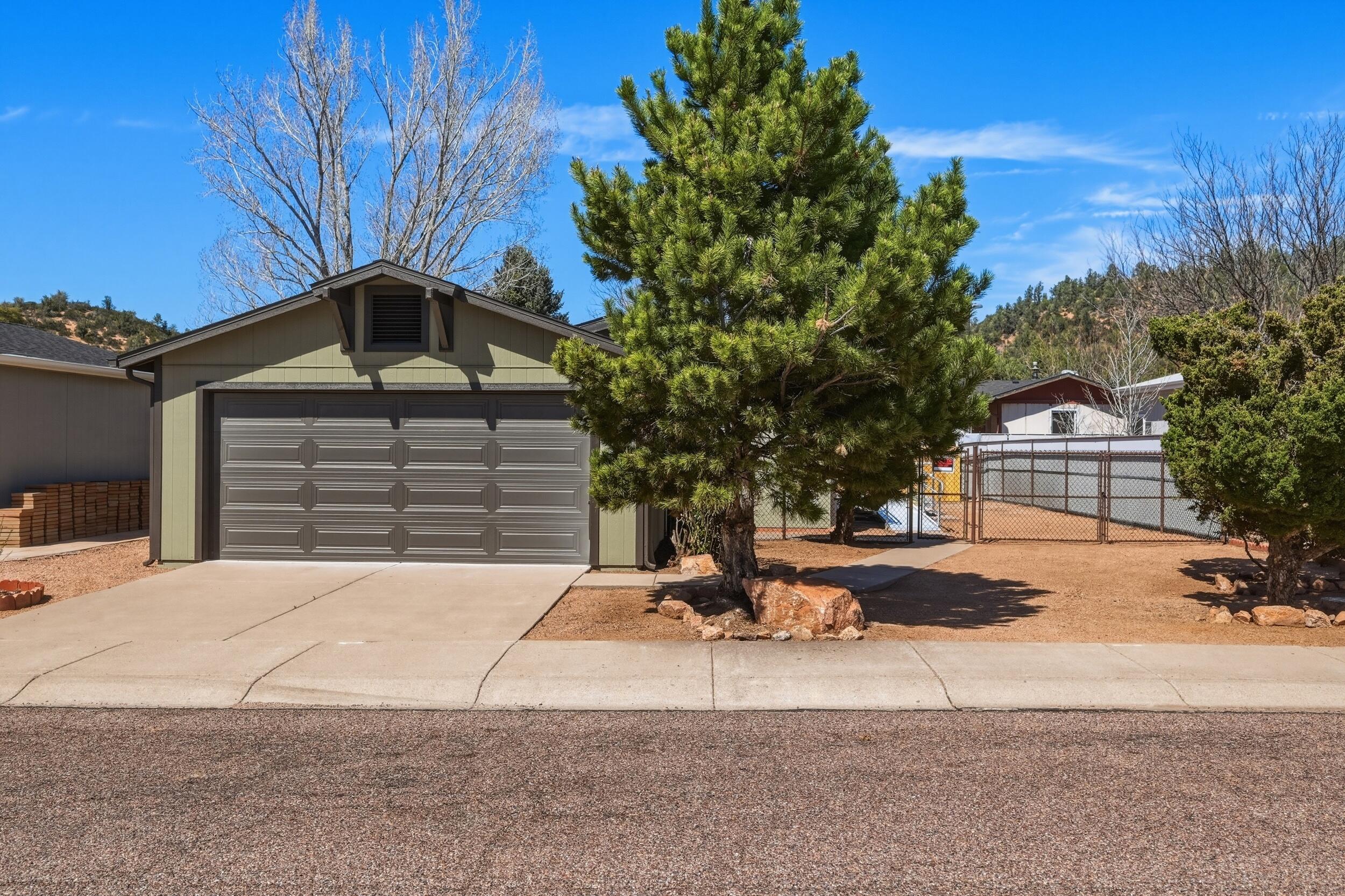 312 East Cedar Milll Road Star Valley, AZ 85541 - Photo 1 of 27 a front view of a house with a yard