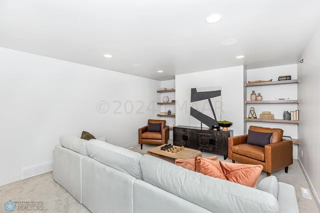 $872,900 | 5764 31st Street South, Fargo, ND 58104