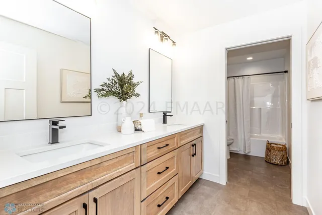 $872,900 | 5764 31st Street South, Fargo, ND 58104