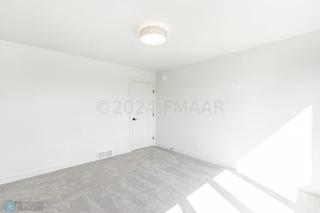 $872,900 | 5764 31st Street South, Fargo, ND 58104