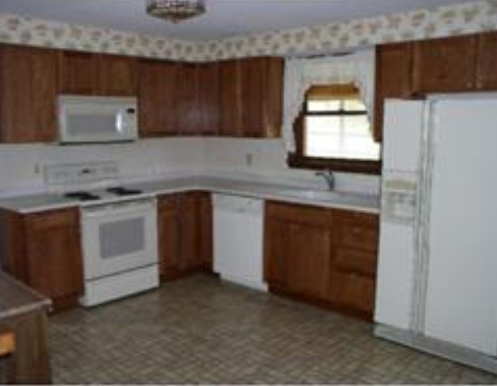 108 Adams Road Grafton, MA 01536 - Photo 4 of 16