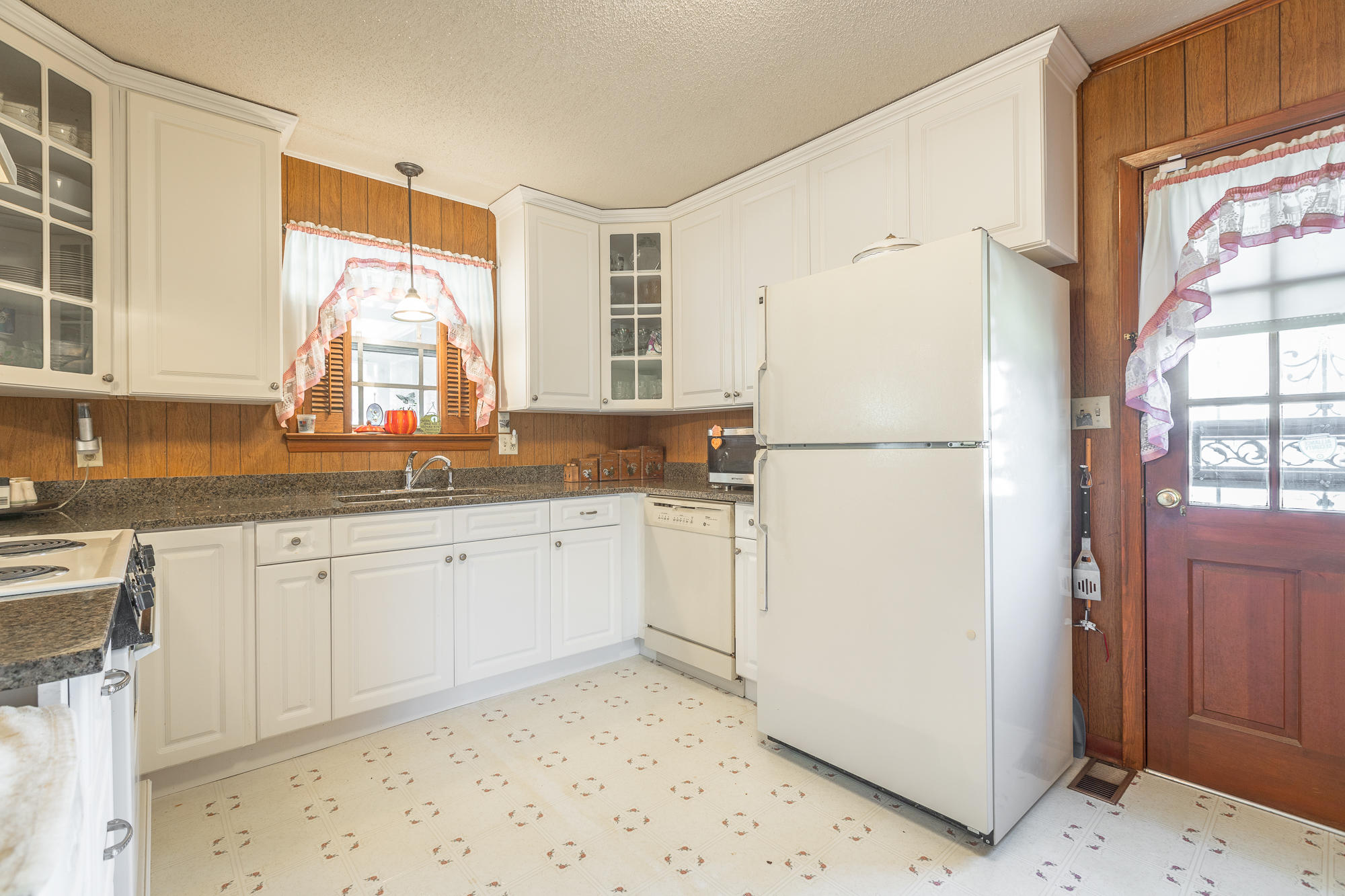 1919 Julian Ridge Road Chattanooga, TN 37421 - Photo 14 of 26 Kitchen