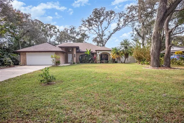 a view of a house with a yard