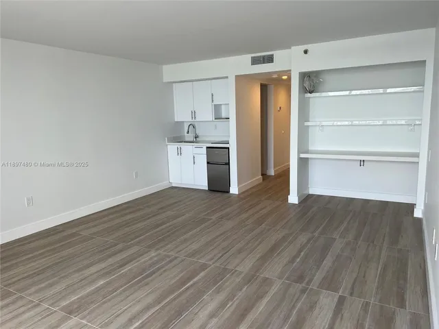 $2,200 | 555 Northeast 15th Street, Unit 411, Miami, FL 33132