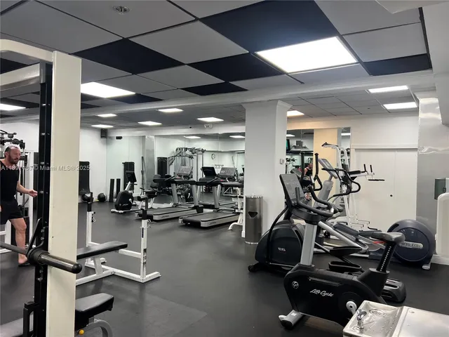 $2,200 | 555 Northeast 15th Street, Unit 411, Miami, FL 33132