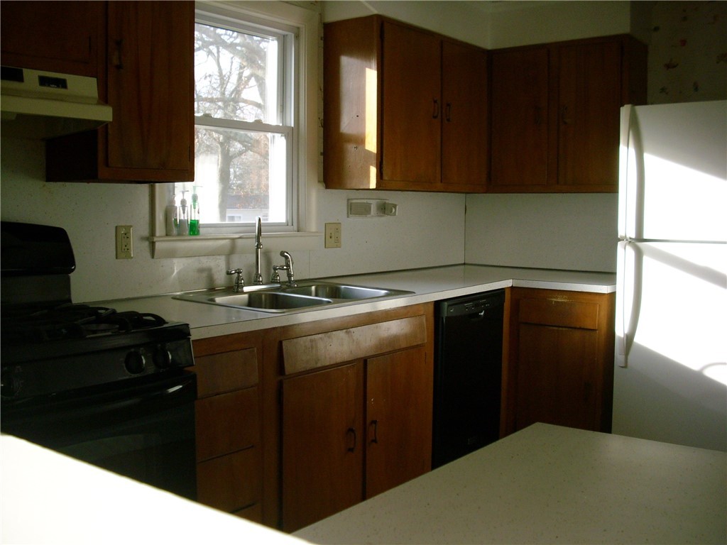 103 Evergreen Road North Kingstown, RI 02852 - Photo 5 of 19 Gallery Image 5