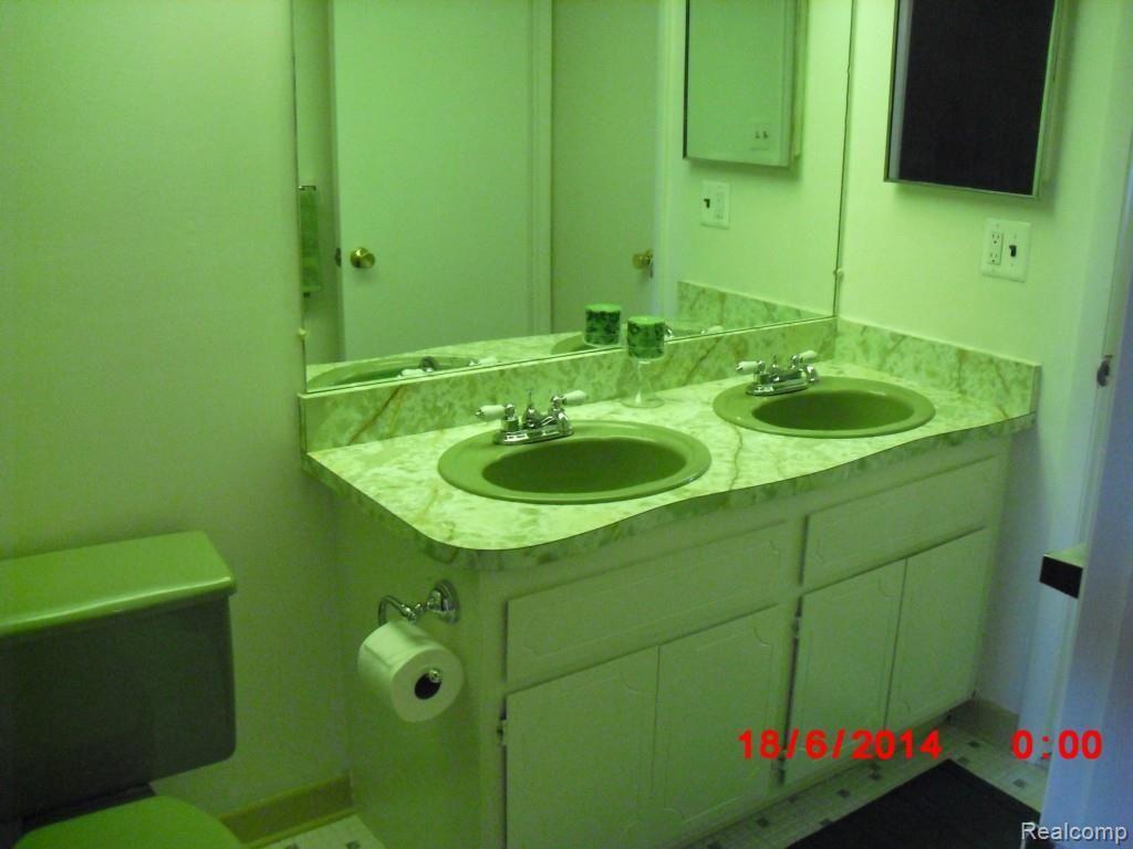 27431 Hoover Road, Unit 28 Warren, MI 48093 - Photo 14 of 33 Hoover & masonic 011.jpg