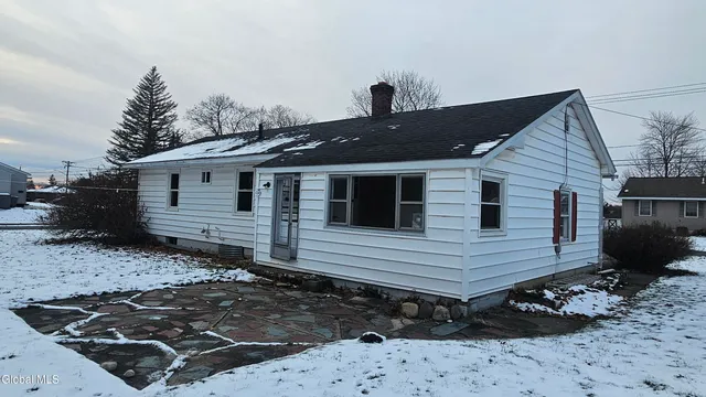 $199,000 | 77 Chapel Place, Amsterdam, NY 12010