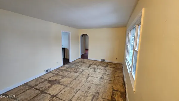 $192,500 | 77 Chapel Place, Amsterdam, NY 12010