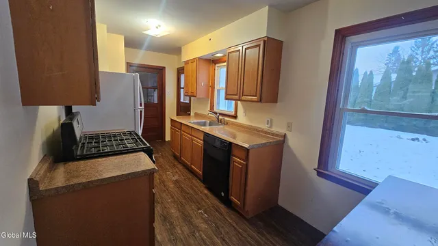 $199,000 | 77 Chapel Place, Amsterdam, NY 12010