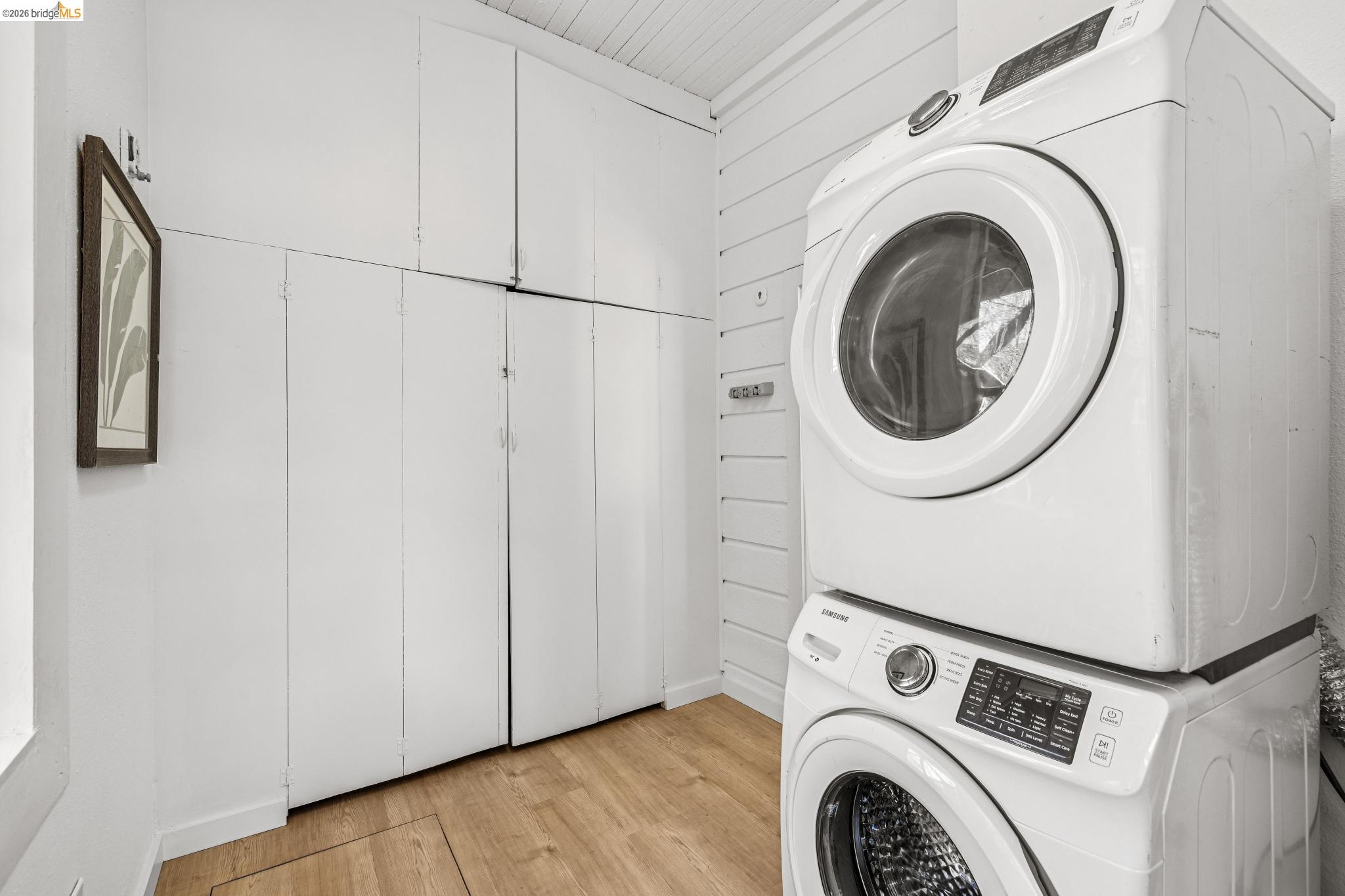 1655 12th Street Oakland, CA 94607 - Photo 23 of 51 a utility room with dryer and washer