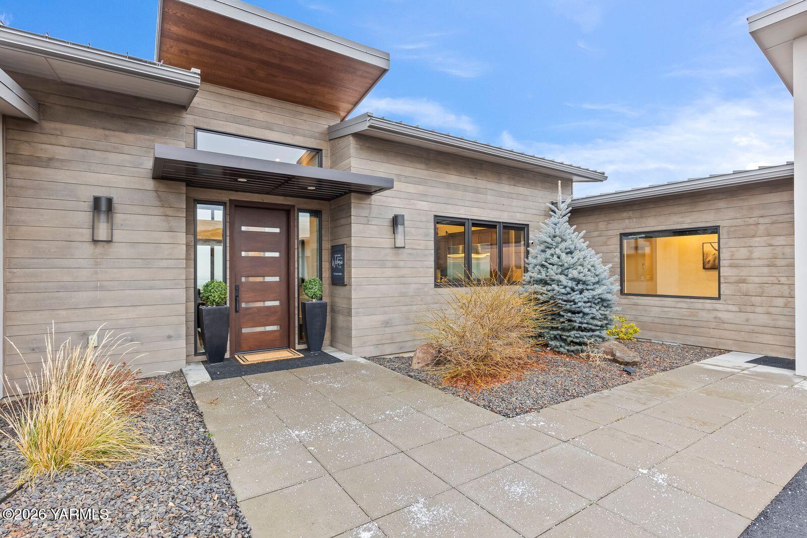 13990 Marble Road Yakima, WA 98908 - Photo 6 of 60 a front view of a house with shower