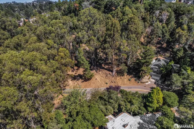 a view of a backyard of the house