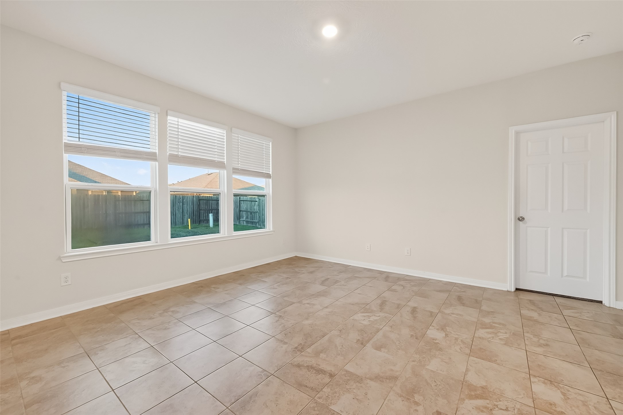 5907 Osprey Drive Rosenberg, TX 77469 - Photo 15 of 36 an empty room with a window