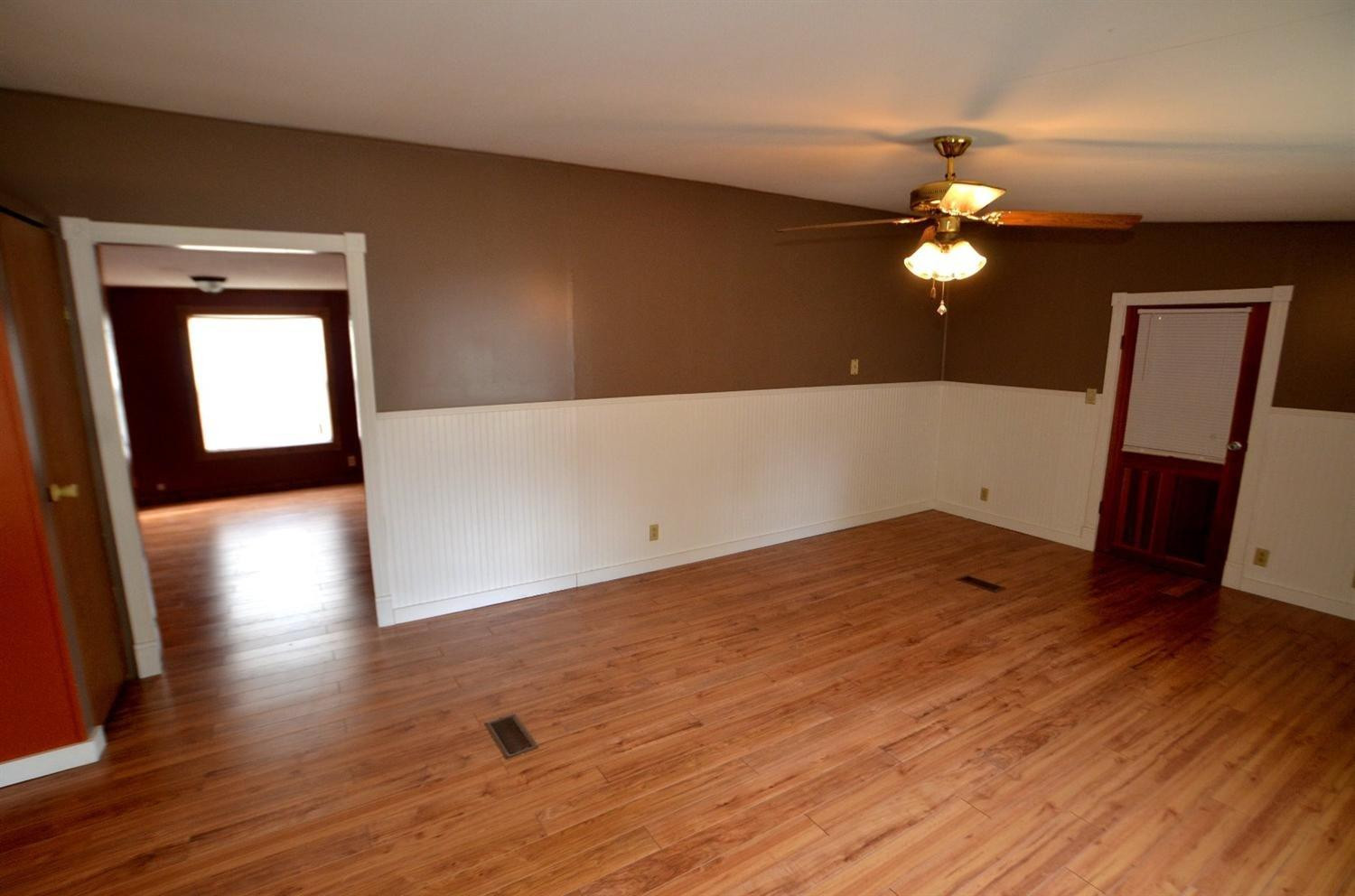 102 Oak Valley Road Irvine, KY 40336 - Photo 12 of 21 Inviting living room!