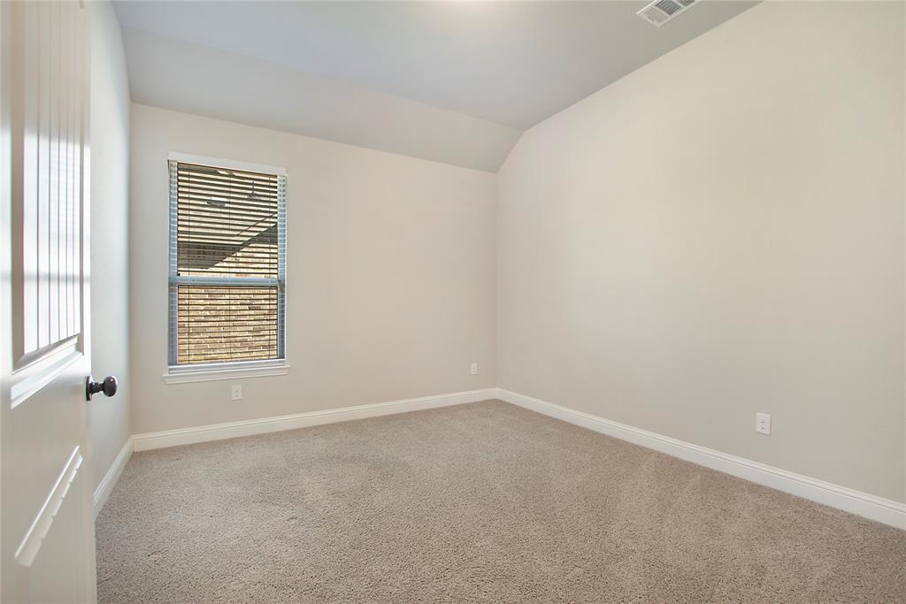2811 Diamond Ridge Drive Arlington, TX 76001 - Photo 18 of 35 an empty room with a window