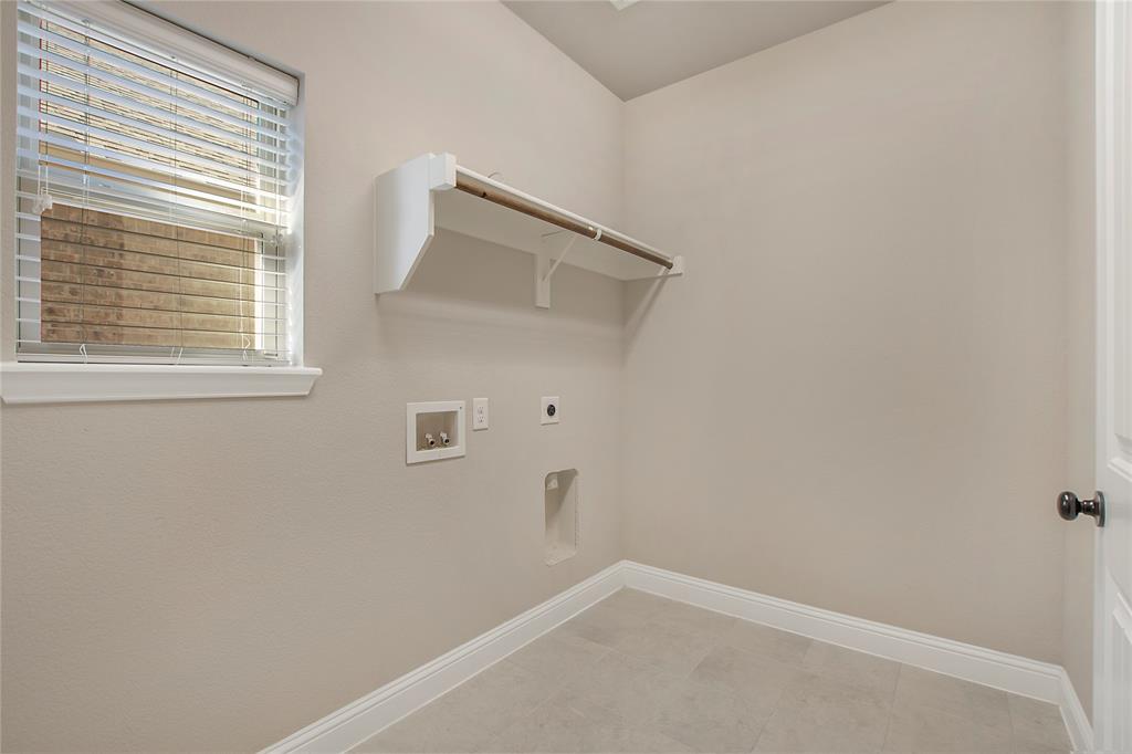 2811 Diamond Ridge Drive Arlington, TX 76001 - Photo 7 of 35 a view of an empty room with a window