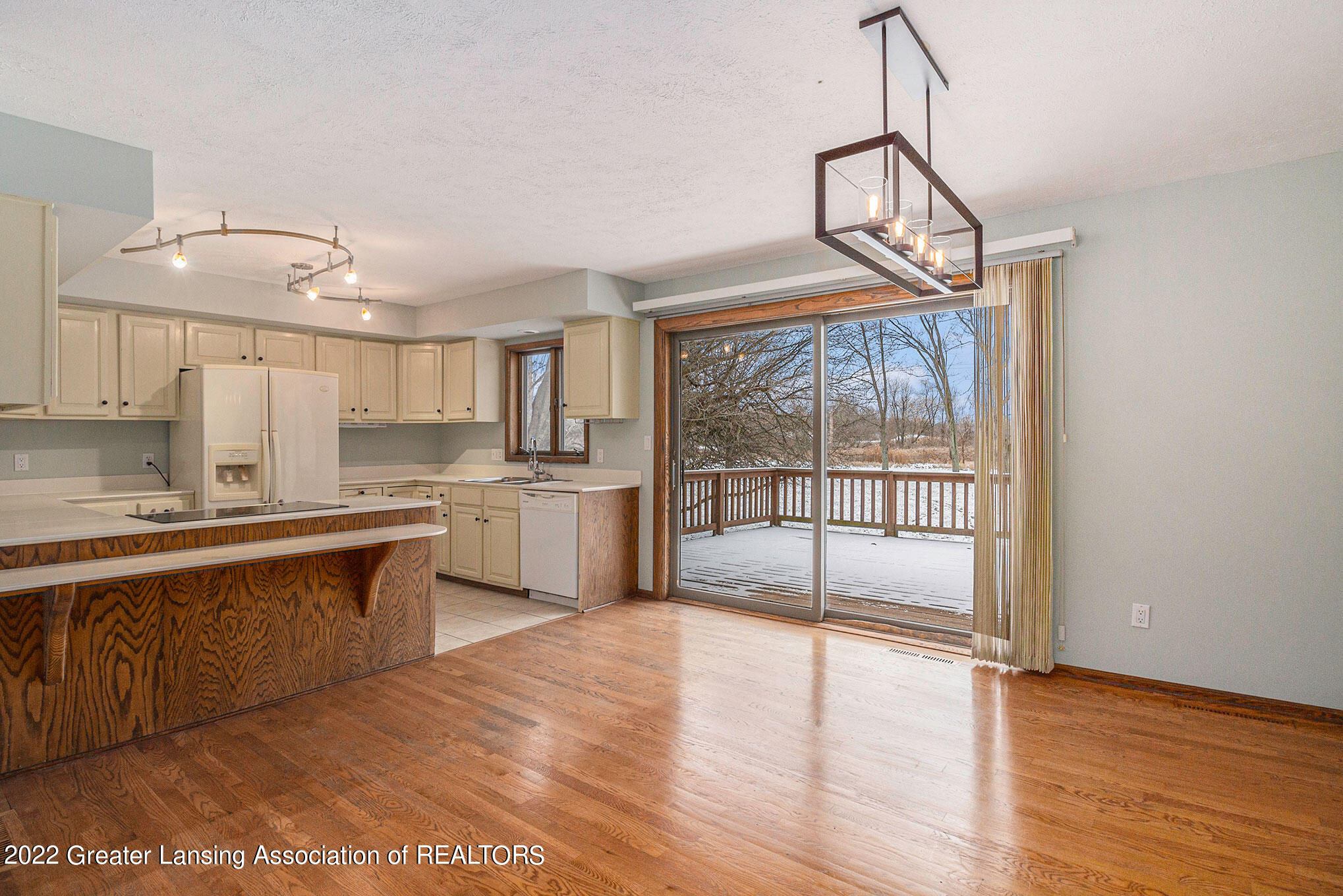 1651 West Stoll Road Dewitt, MI 48820 - Photo 6 of 18 Dining space