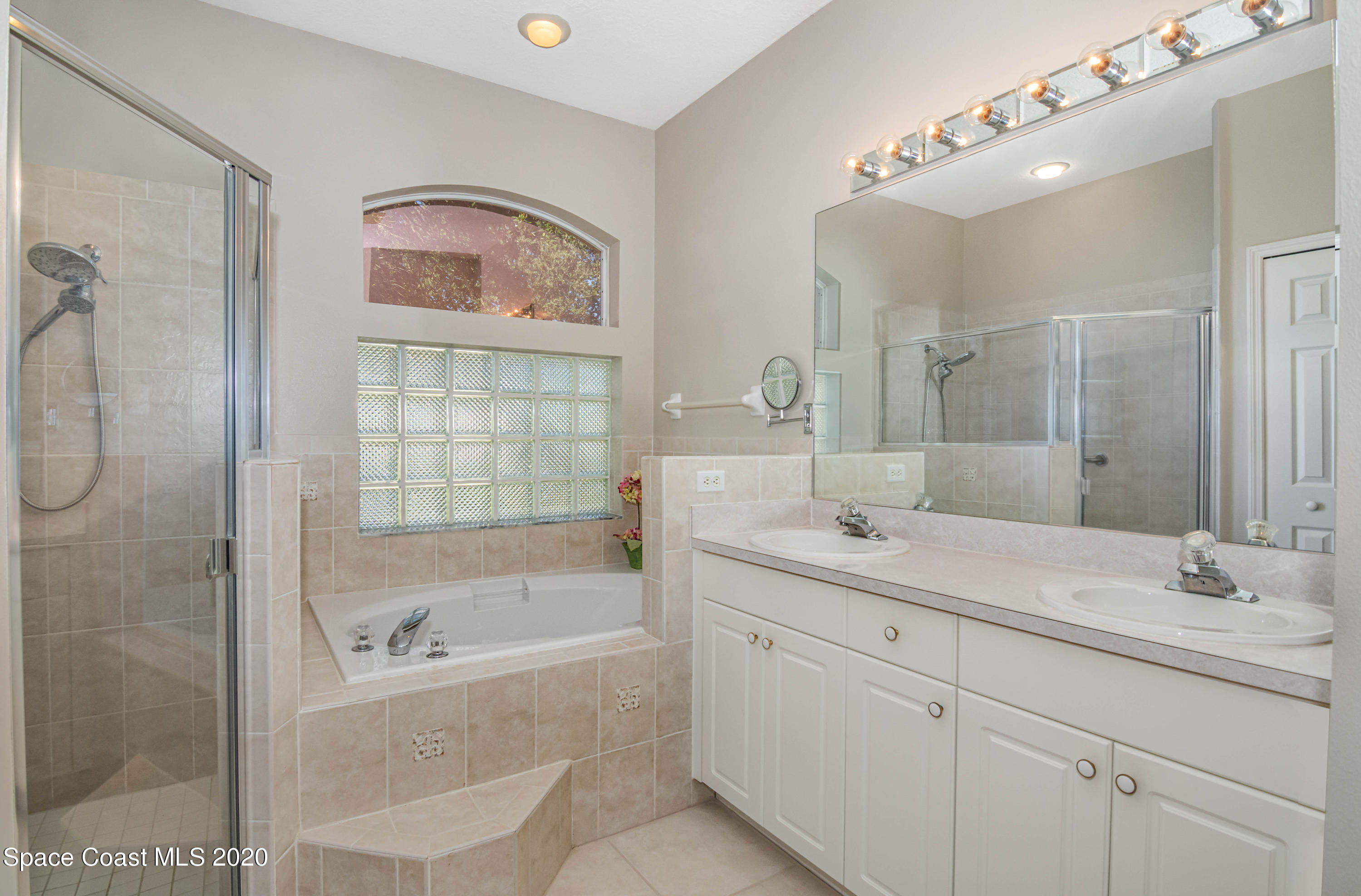 421 Shell Cove Drive Melbourne, FL 32940 - Photo 16 of 23 a bathroom with a tub sink and mirror