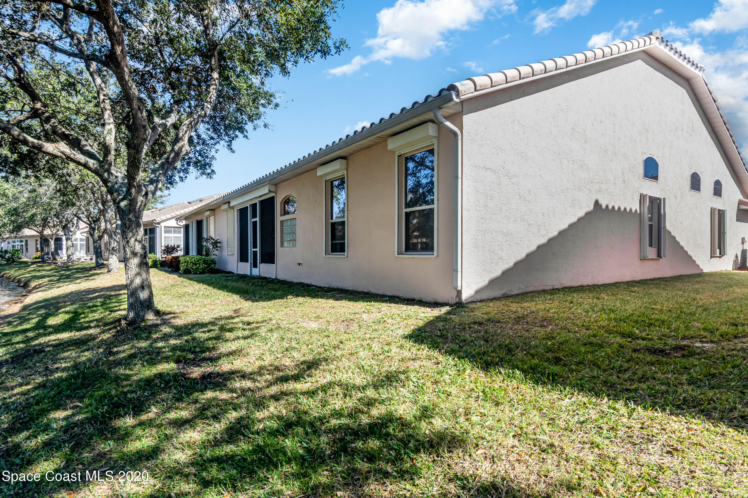 421 Shell Cove Drive Melbourne, FL 32940 - Photo 5 of 23 a backyard of a house with lots of green space