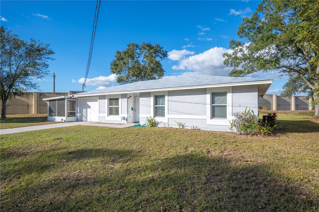 1106 Lakewood Road Lakeland, FL 33805 - Photo 24 of 27 a front view of a house with a garden