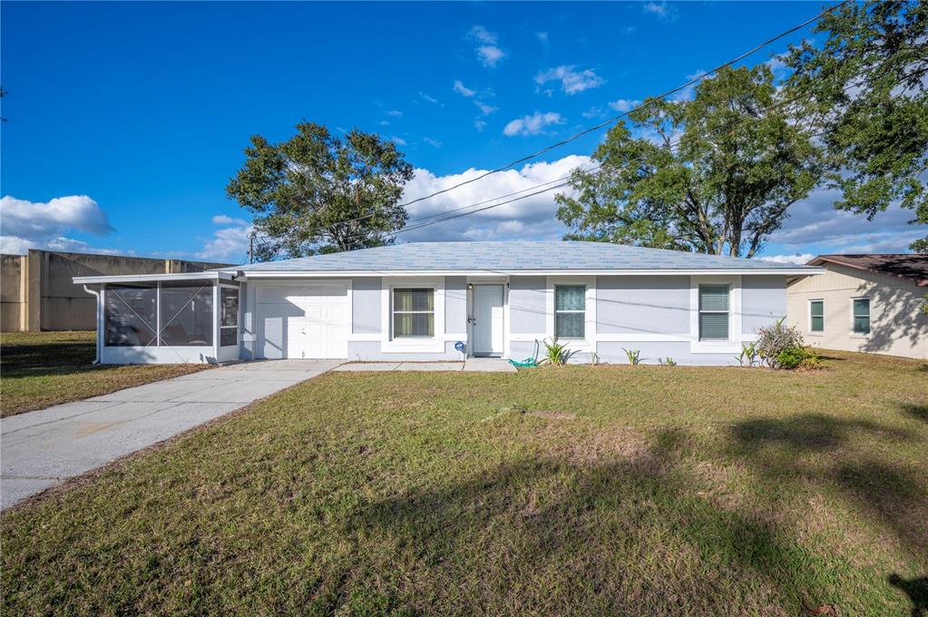 1106 Lakewood Road Lakeland, FL 33805 - Photo 27 of 27 front view of a house with a yard