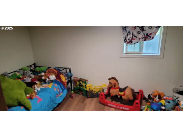 a black and white photo of a living room
