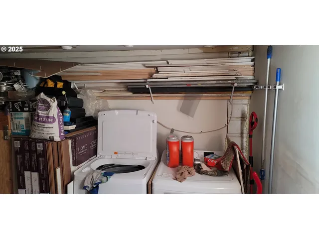 $399,000 | 217 Pitt Street, Gardiner, OR 97441