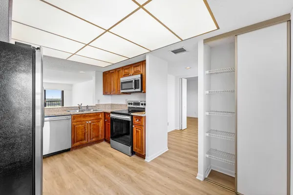 $2,650 | 6662 Boca Del Mar Drive, Unit 715, Boca Raton, FL 33433