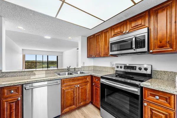 $2,650 | 6662 Boca Del Mar Drive, Unit 715, Boca Raton, FL 33433