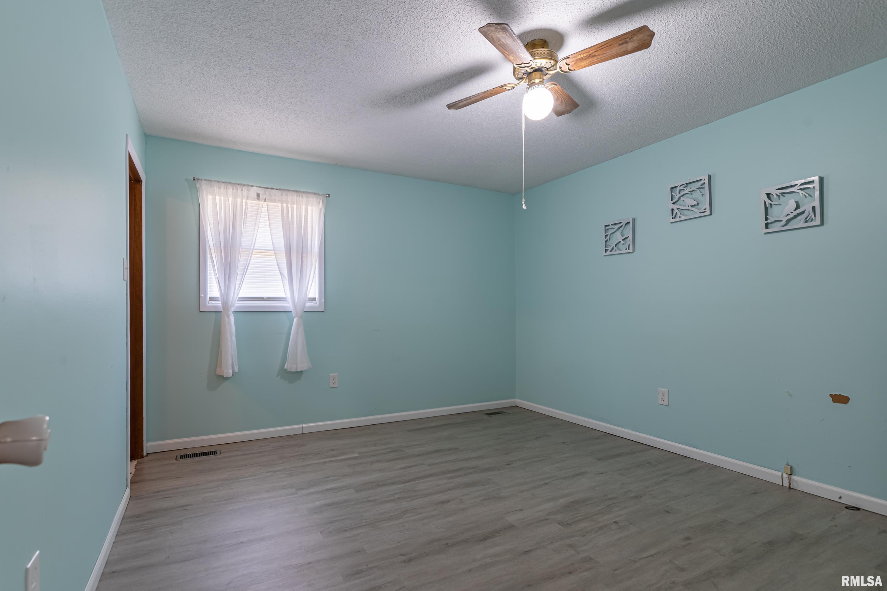 54 South Thompsonville Road Thompsonville, IL 62890 - Photo 11 of 29 Gallery Image 11