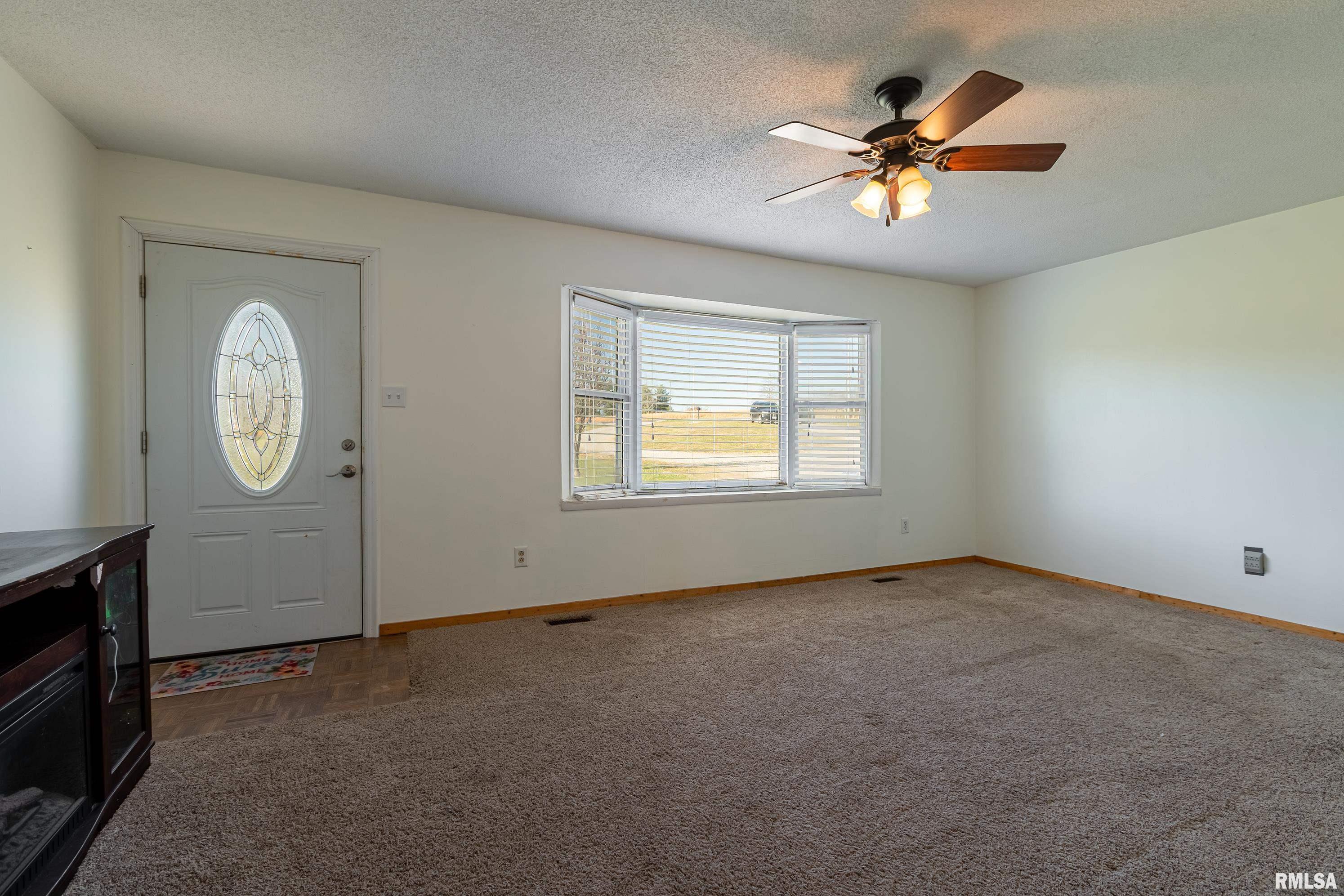 54 South Thompsonville Road Thompsonville, IL 62890 - Photo 6 of 29 Gallery Image 6