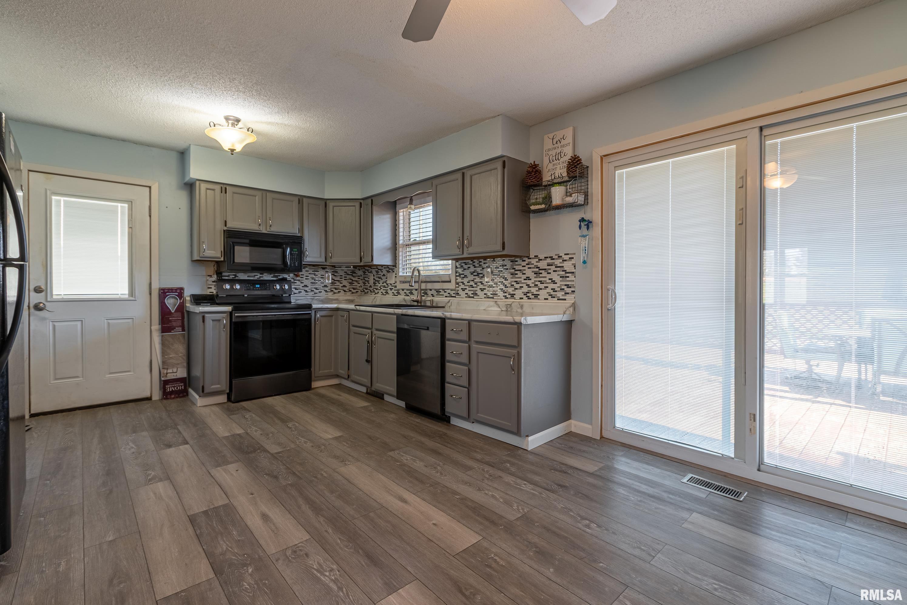 54 South Thompsonville Road Thompsonville, IL 62890 - Photo 9 of 29 Gallery Image 9