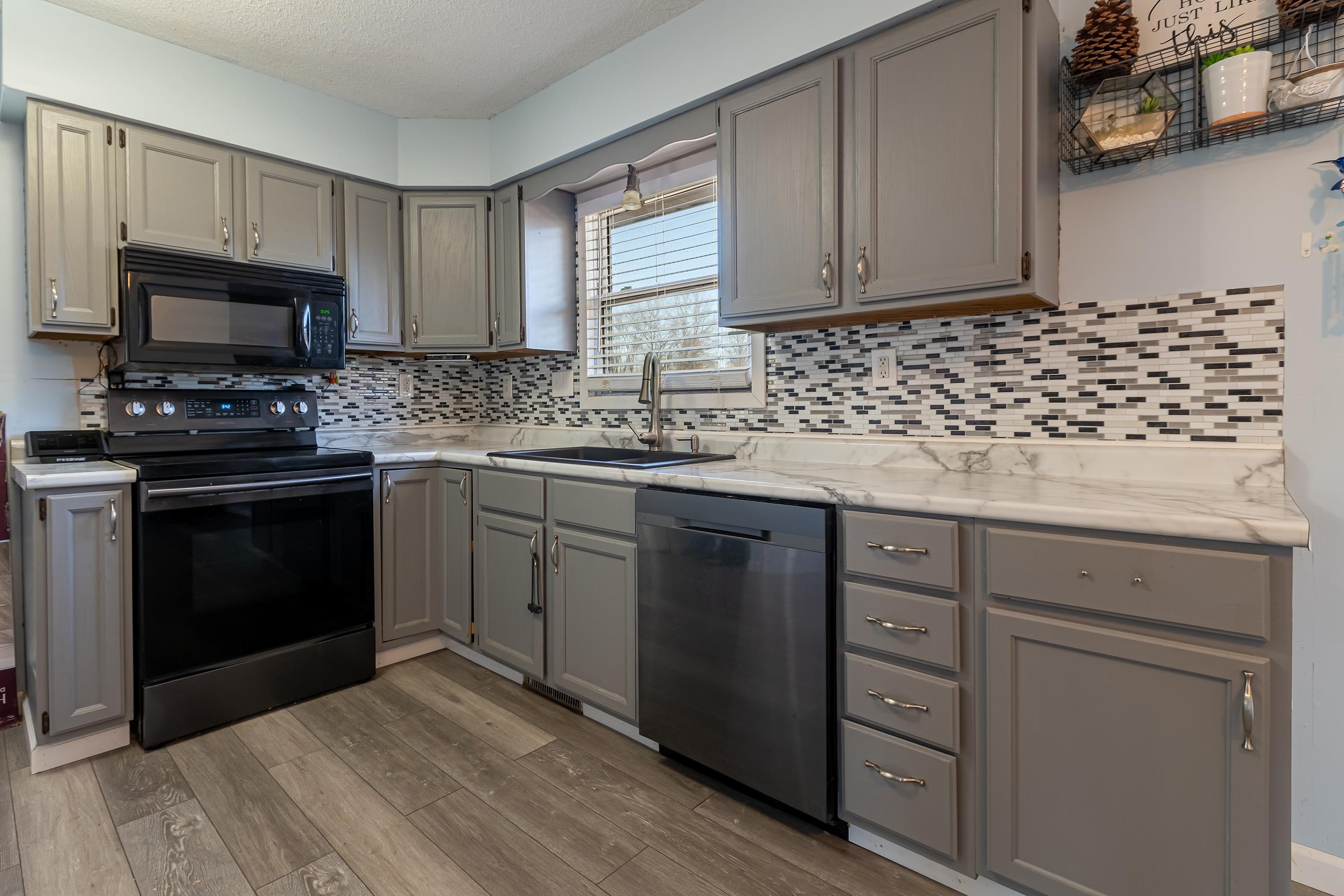 54 South Thompsonville Road Thompsonville, IL 62890 - Photo 10 of 29 Gallery Image 10
