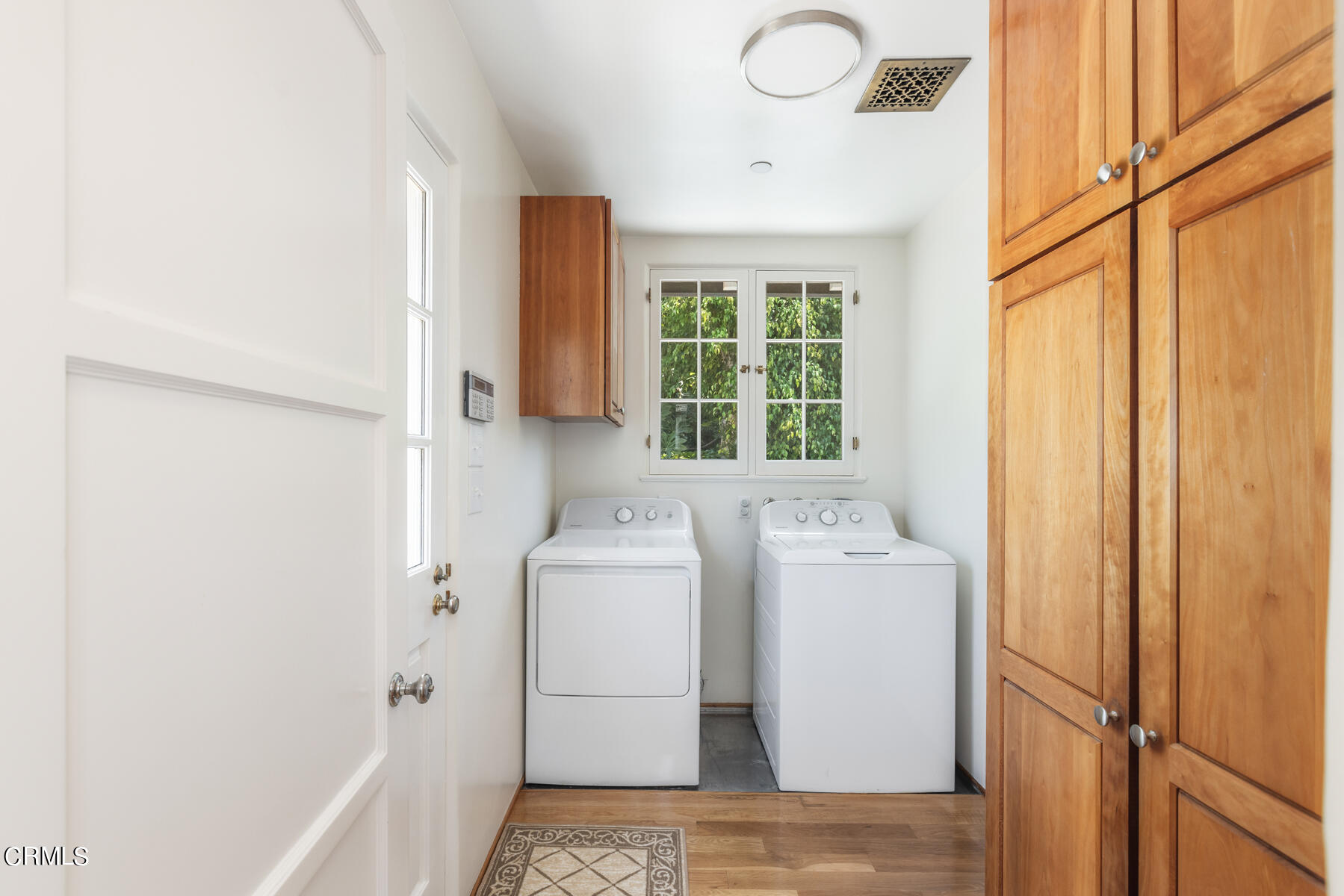 369 West Kenneth Road Glendale, CA 91202 - Photo 26 of 45 a utility room with dryer and washer