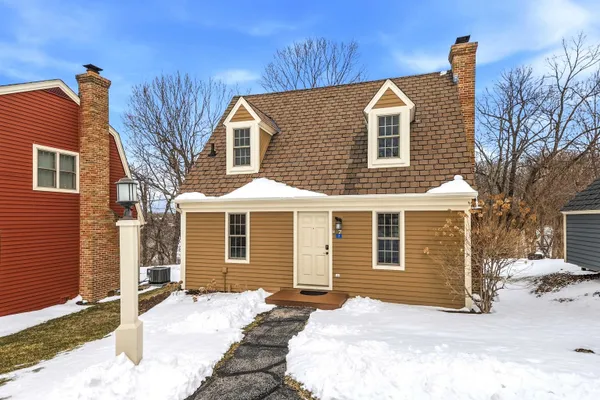 $225,000 | 7 Settler Lane, Galena, IL 61036