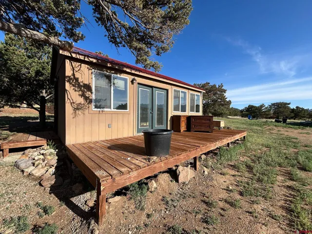 a view of a house with backyard and sitting area