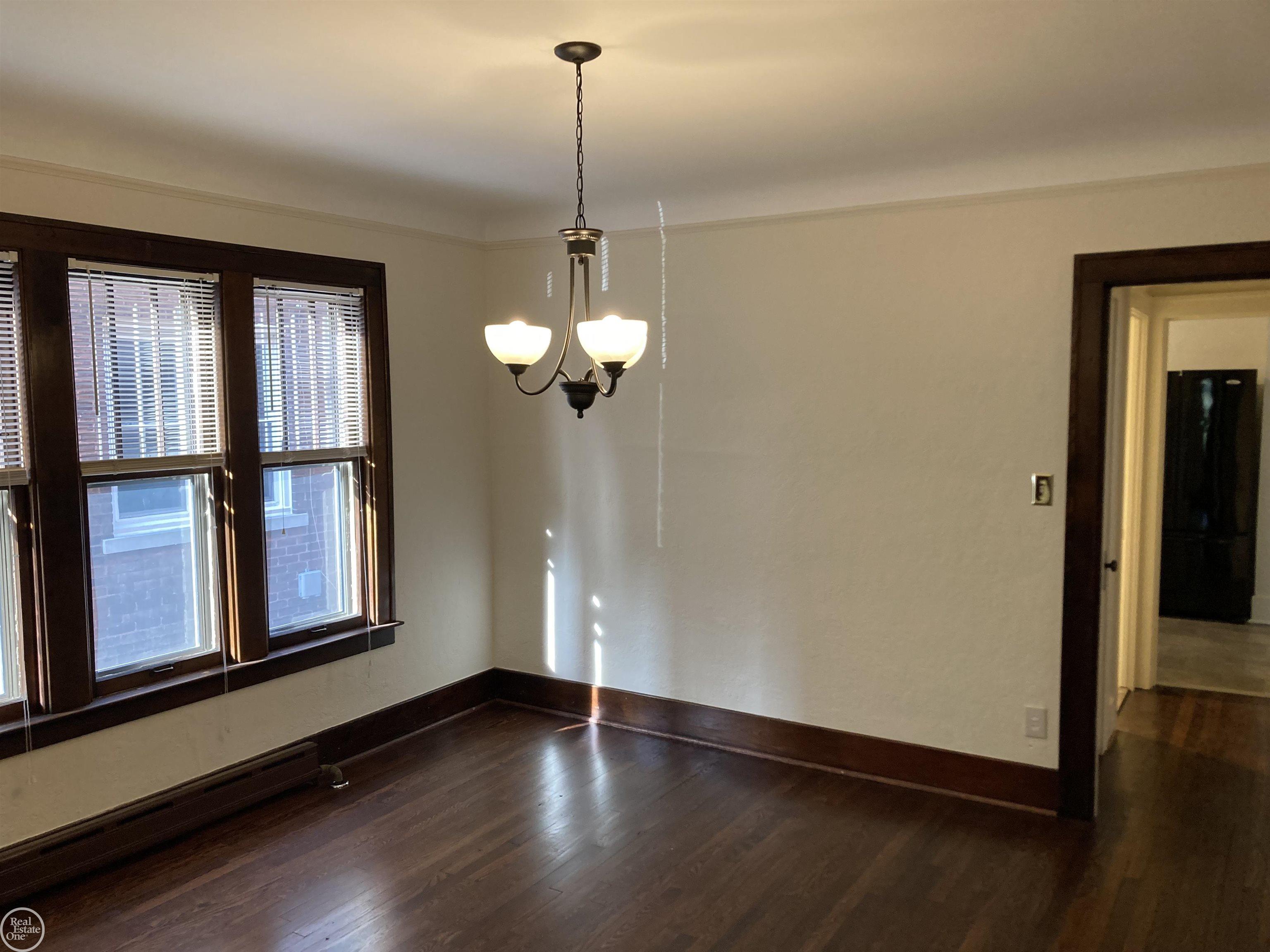 919 Nottingham Road Grosse Pointe, MI 48230 - Photo 5 of 17 50111706-4.JPG