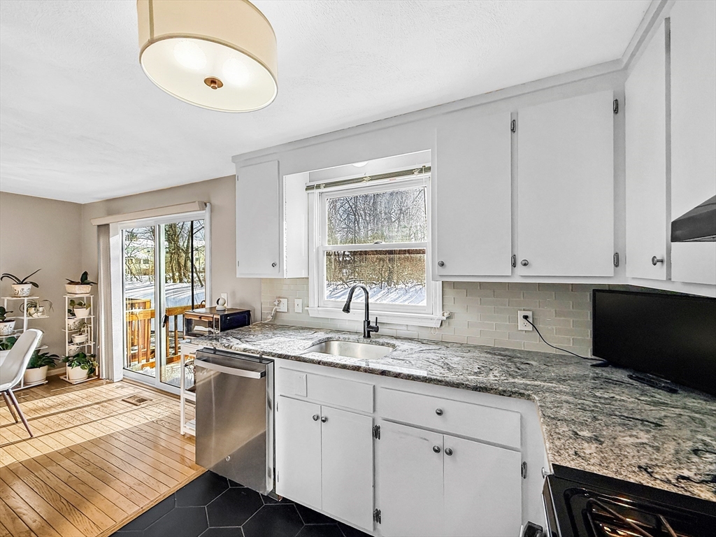 551 Hildreth Street, Unit 10 Dracut, MA 01826 - Photo 7 of 42