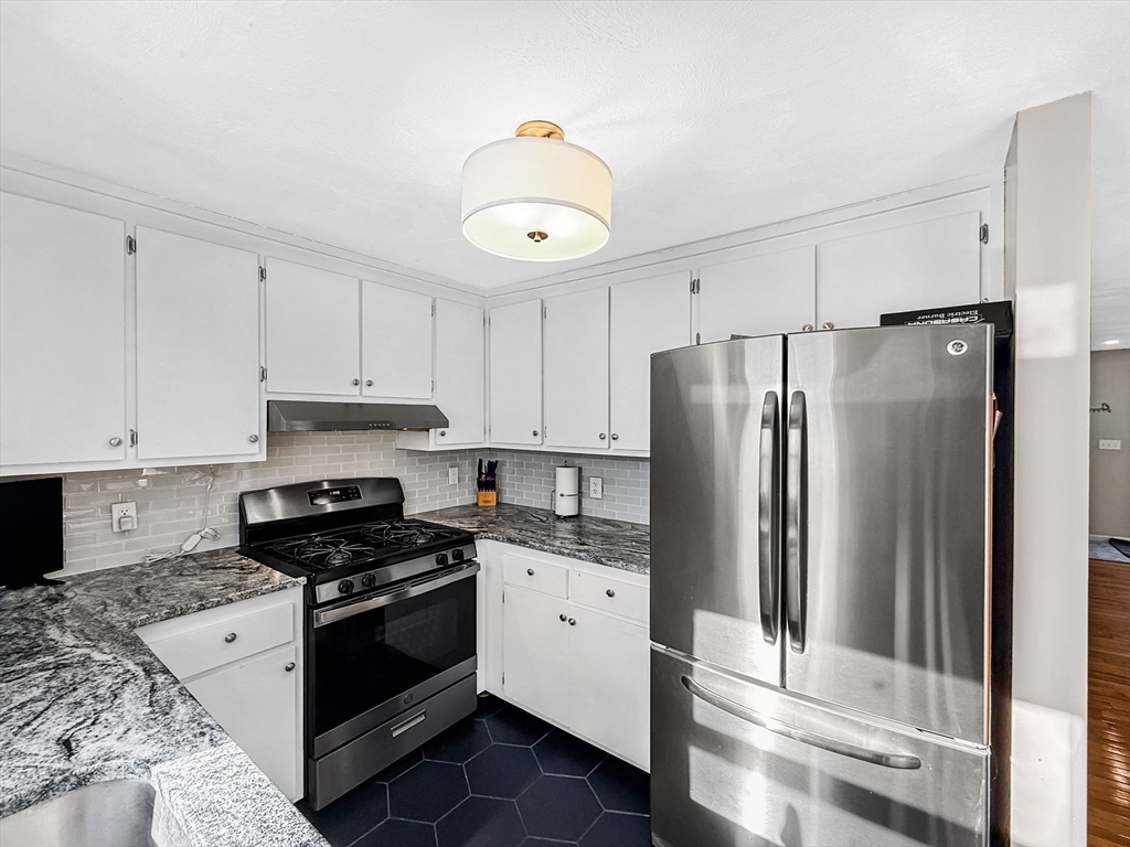 551 Hildreth Street, Unit 10 Dracut, MA 01826 - Photo 8 of 42