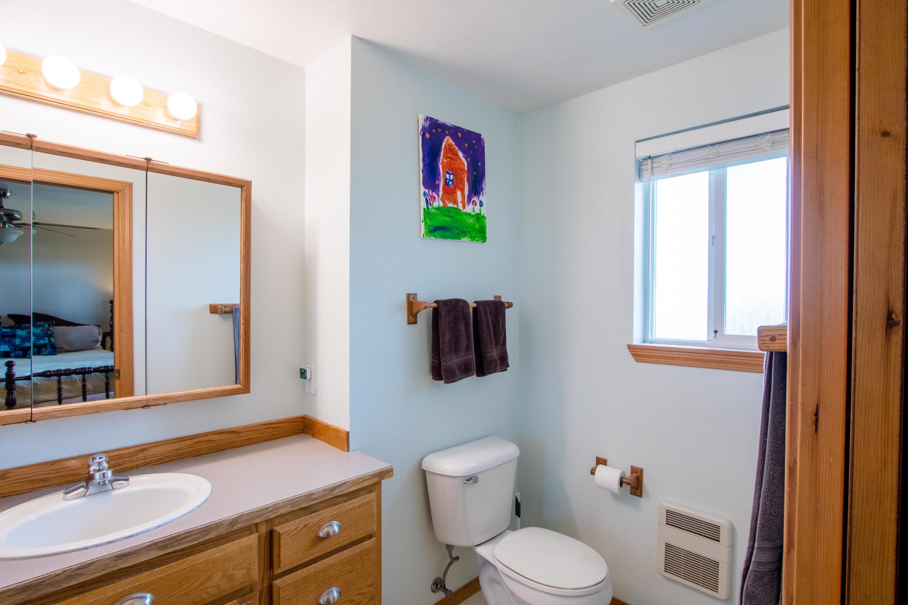2880 Northeast Baroness Place Bend, OR 97701 - Photo 20 of 24 Primary Bathroom