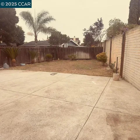 a view of a basket ball court