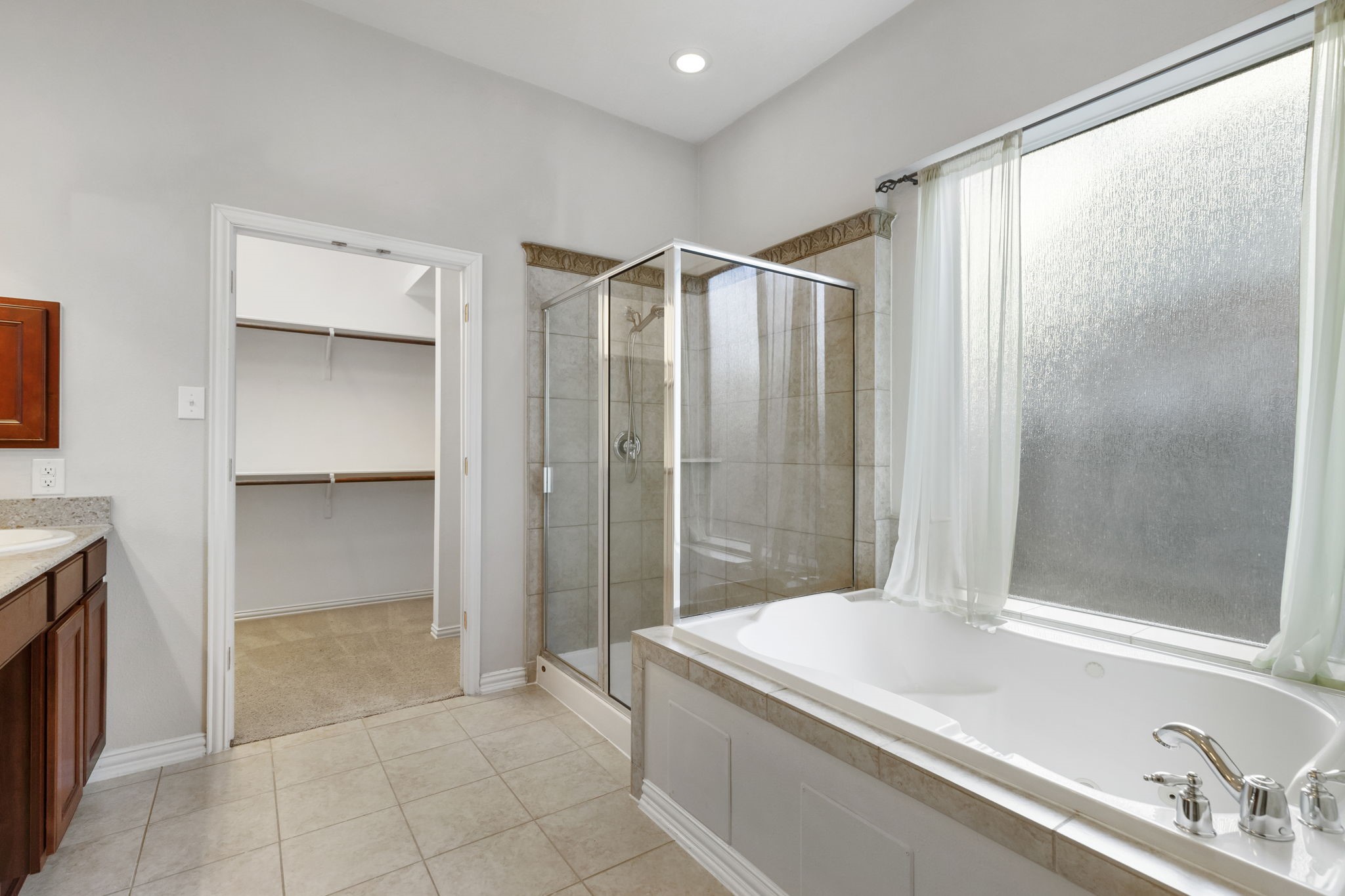 80 North Frontera Circle Spring, TX 77382 - Photo 16 of 28 Another view to showcase the walk-in closet