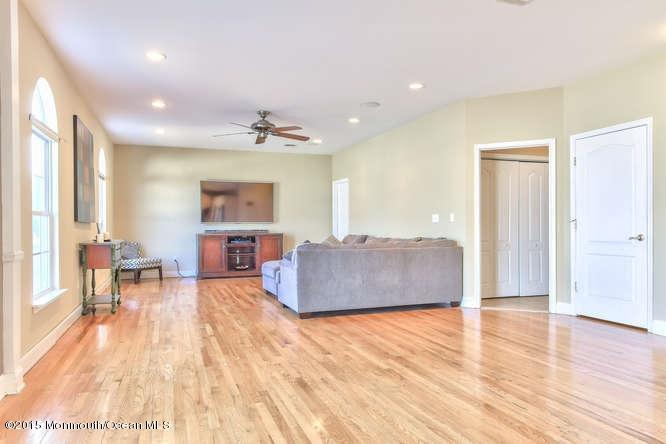 6 Boyd Road Hazlet, NJ 07730 - Photo 26 of 56 6 Boyd Rd Hazlet NJ 07730 USA-small-029-
