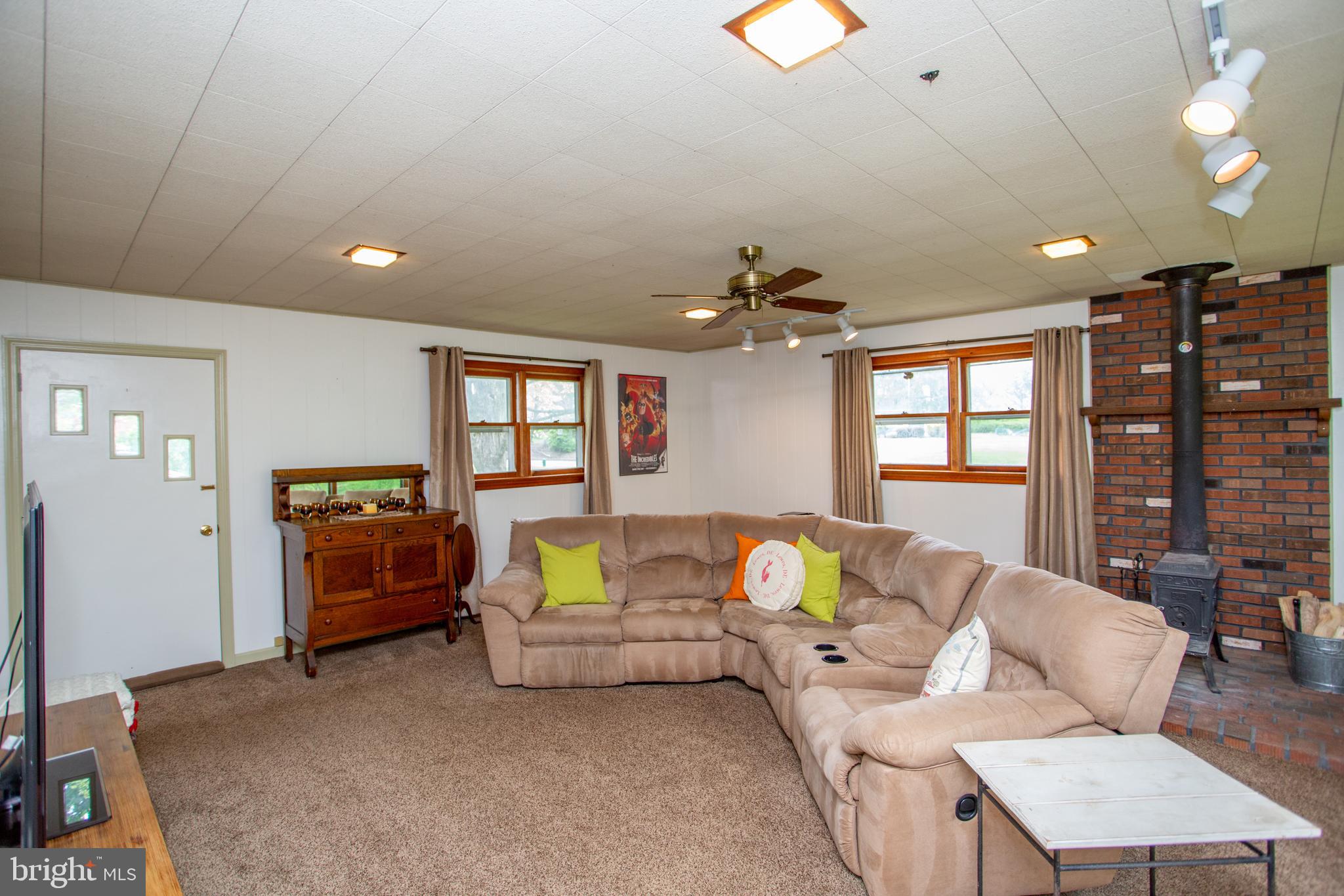 40 Union Road Clinton, NJ 08809 - Photo 16 of 41 Family room
