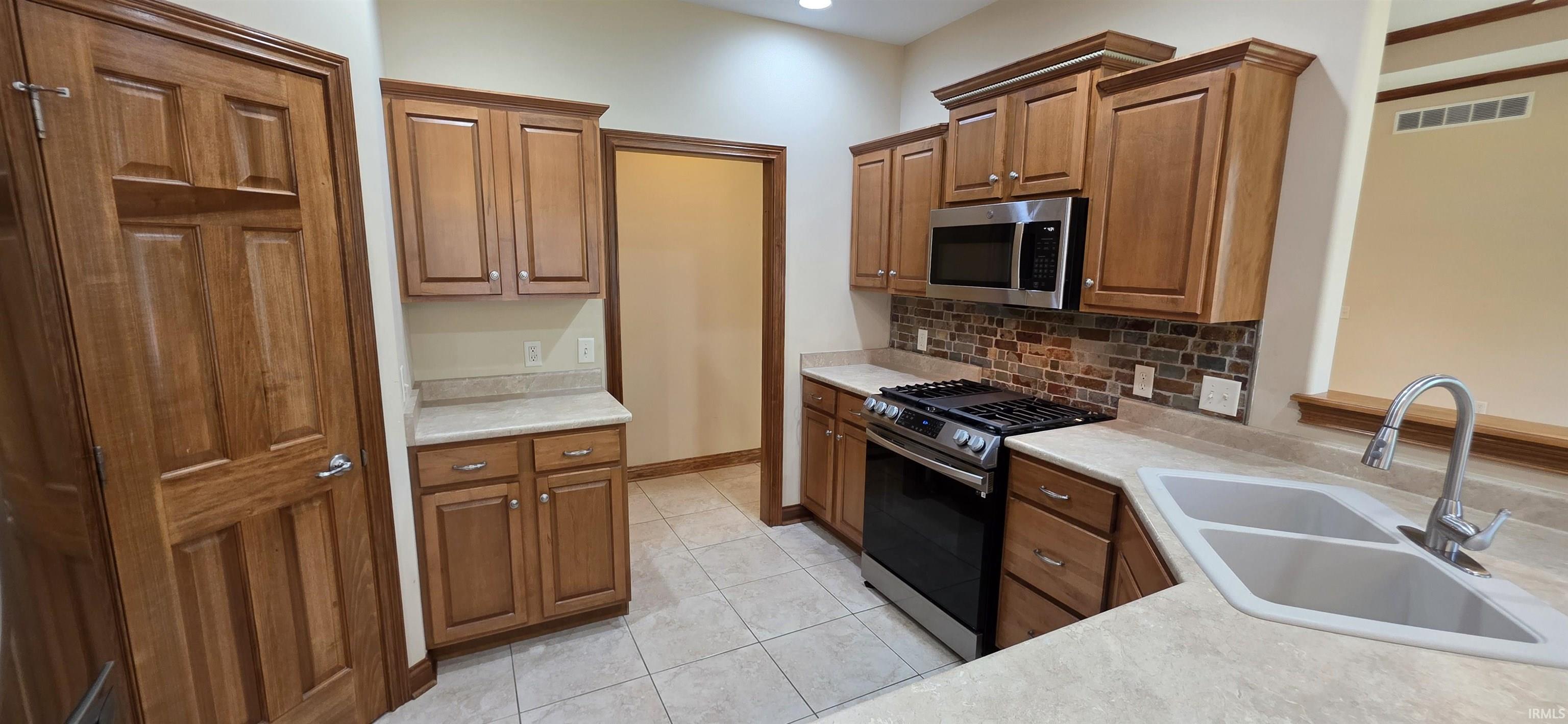 5805 Hemingway Run Fort Wayne, IN 46814 - Photo 11 of 36