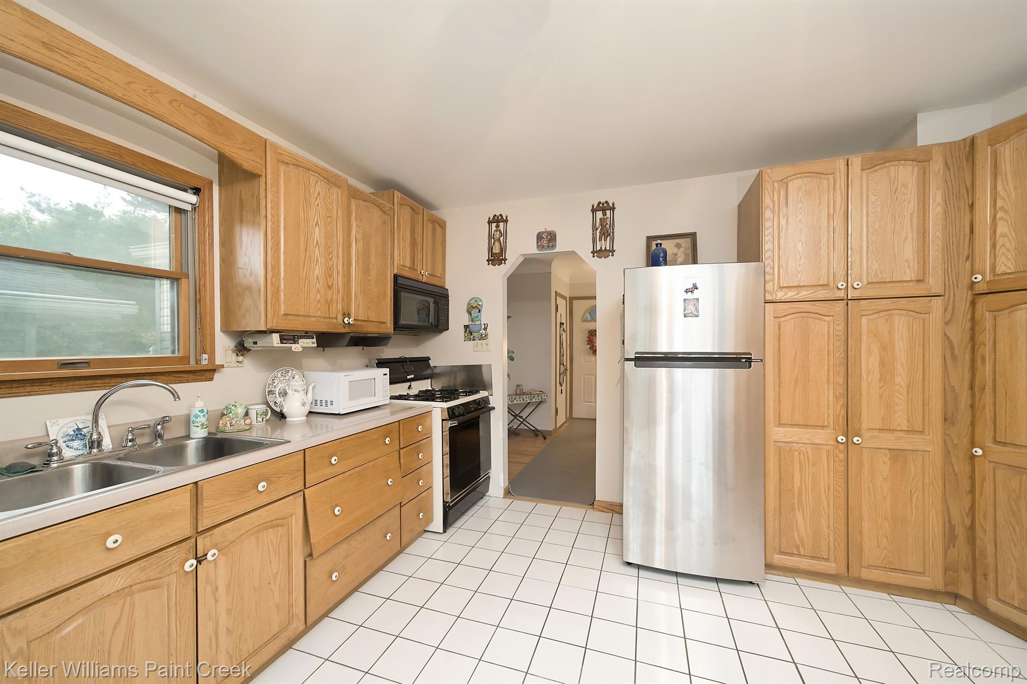 2614 Hessel Avenue Rochester, MI 48307 - Photo 6 of 20 Gallery Image 6