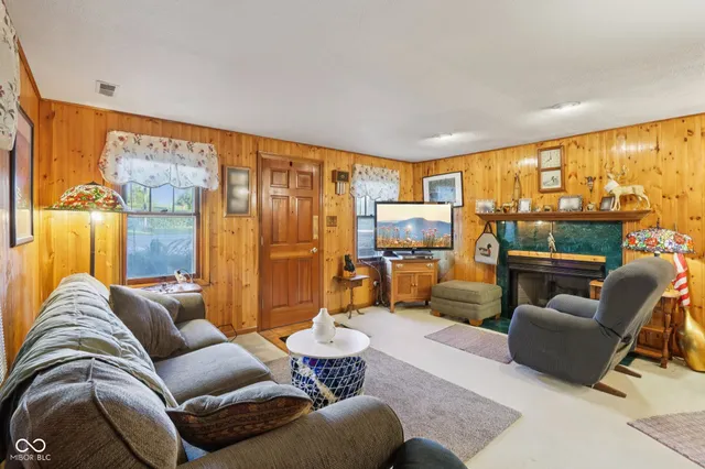 $189,000 | 8614 South Pleasure Valley Road, Waldron, IN 46182